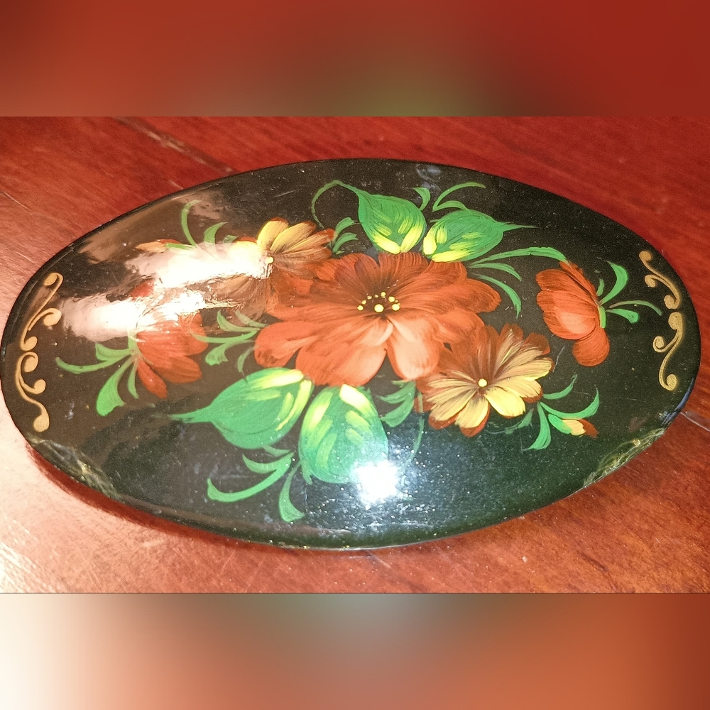 Hand-Painted Black Lacquer Trinket Boxe with Floral & Folklore Scene & Pin - Picture 7 of 9